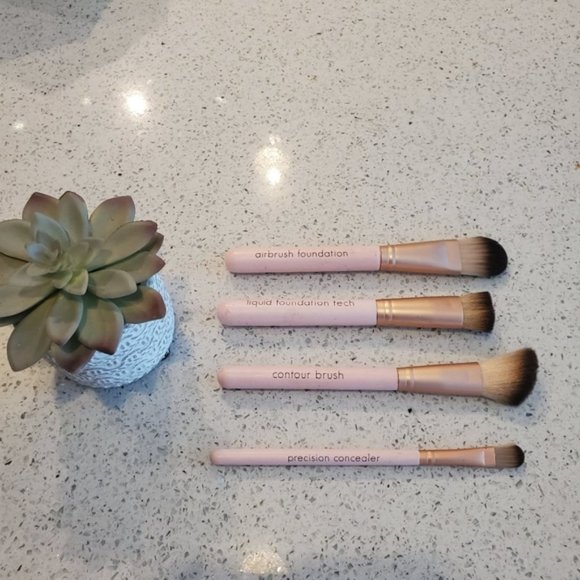 Set 4 Pink & Rose Gold Makeup Brushes Face Brush Cosmetics Foundation Concealer - Picture 1 of 7